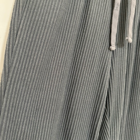 Alo Muse Sweatpants - Picture 6 of 6